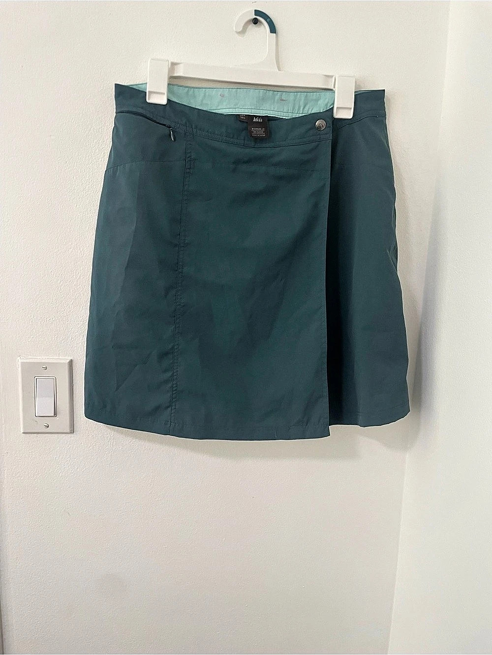 REI Women's Athletic Shorts GREEN Size 10 Like New